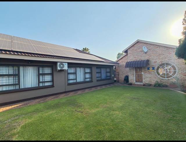 6 BEDROOM HOUSE FOR SALE IN GOLF PARK